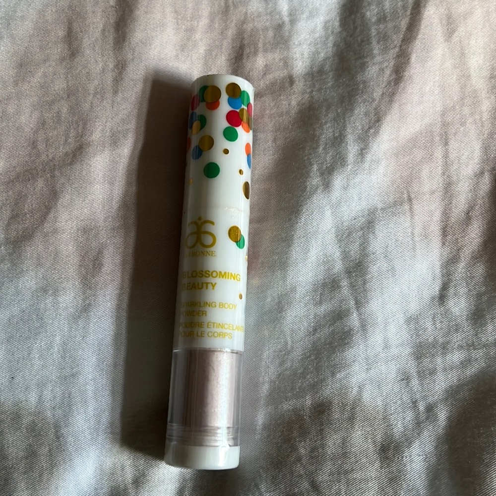 Arbonne sparkling body powder with built in brush